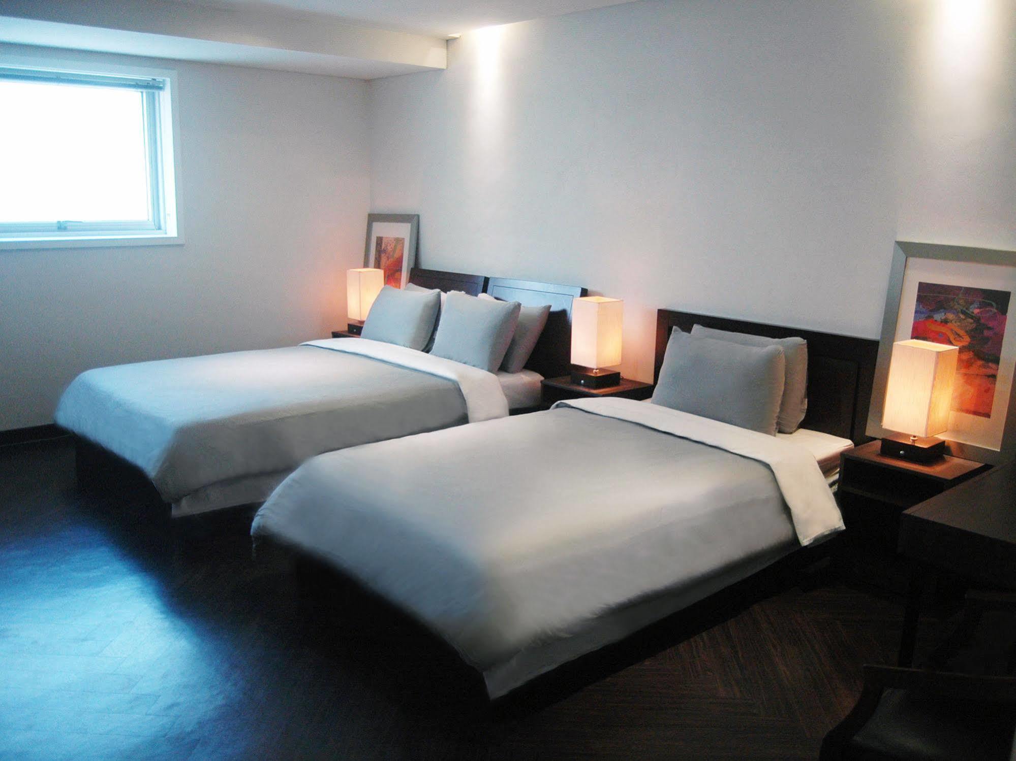 The Hotel Bon Suwon Exterior photo